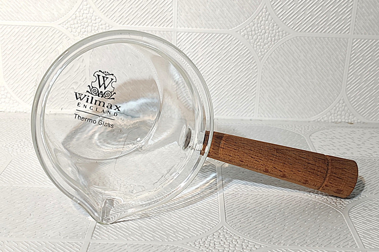 خرید اینترنتی شیرجوش مدل پیرکس دسته چوبی