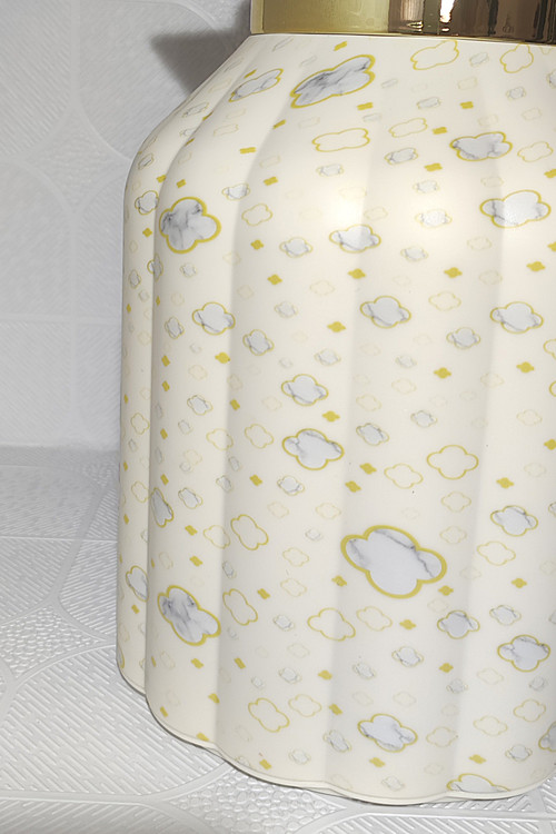 فلاسک شیشه صورتی