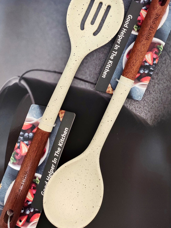 خرید قاشق سیلیکونی رنگ کرم